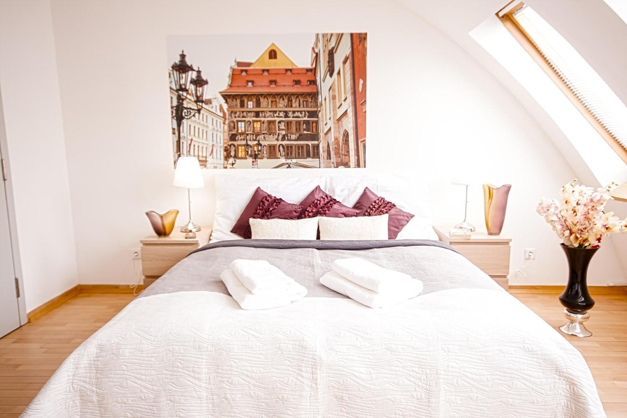 Wenceslas Square Lofts Prag Exteriör bild