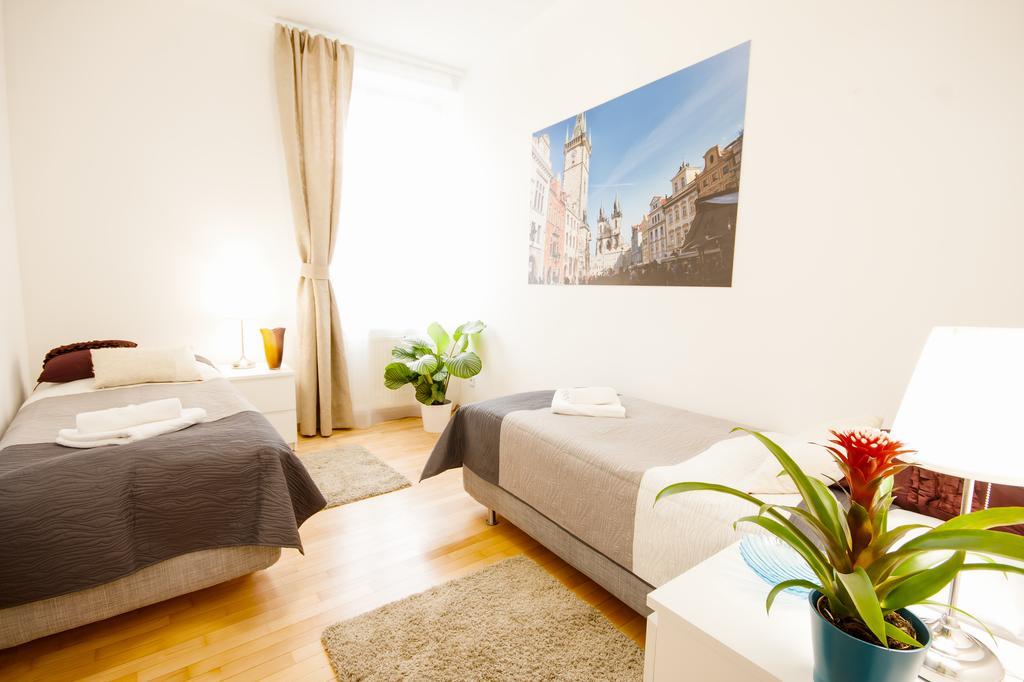 Wenceslas Square Lofts Prag Exteriör bild